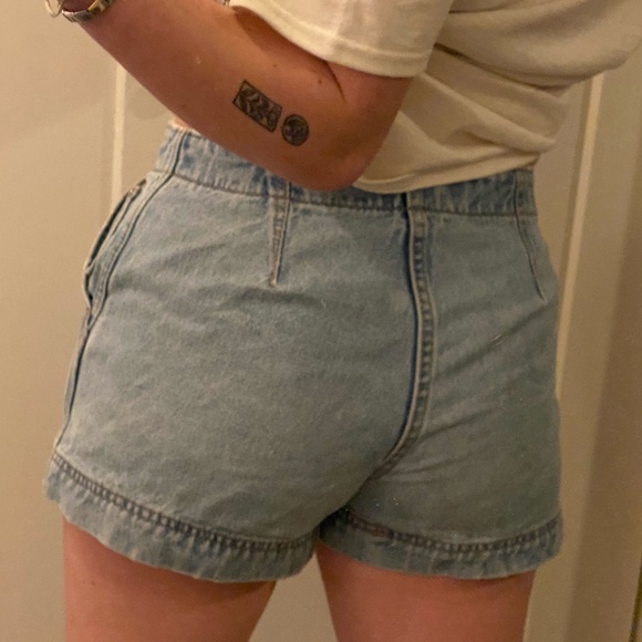 Abercrombie & Fitch denim shorts! - Picture 4 of 4